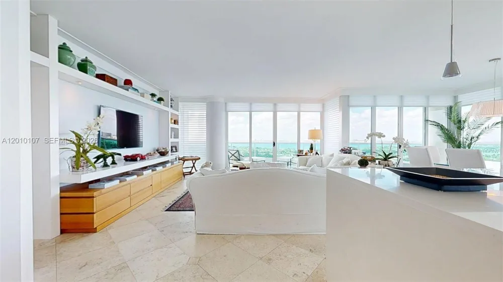 5025 Collins Ave #2206 Miami Beach, FL 33140