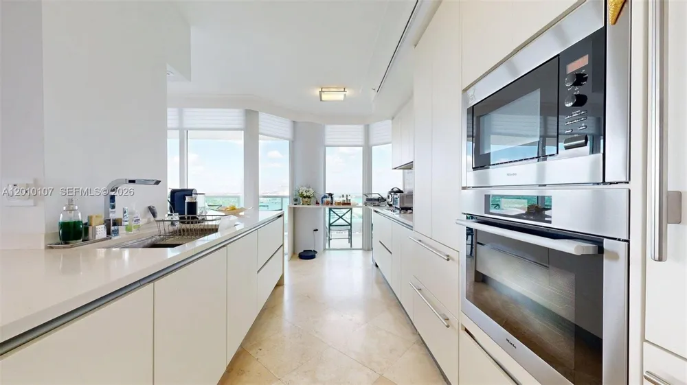 5025 Collins Ave #2206 Miami Beach, FL 33140