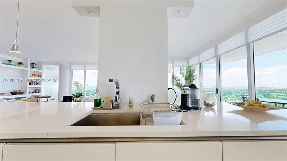 5025 Collins Ave #2206 Miami Beach, FL 33140