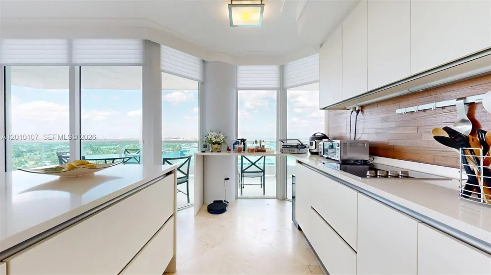 5025 Collins Ave #2206 Miami Beach, FL 33140