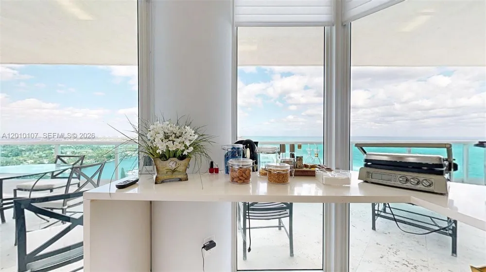 5025 Collins Ave #2206 Miami Beach, FL 33140