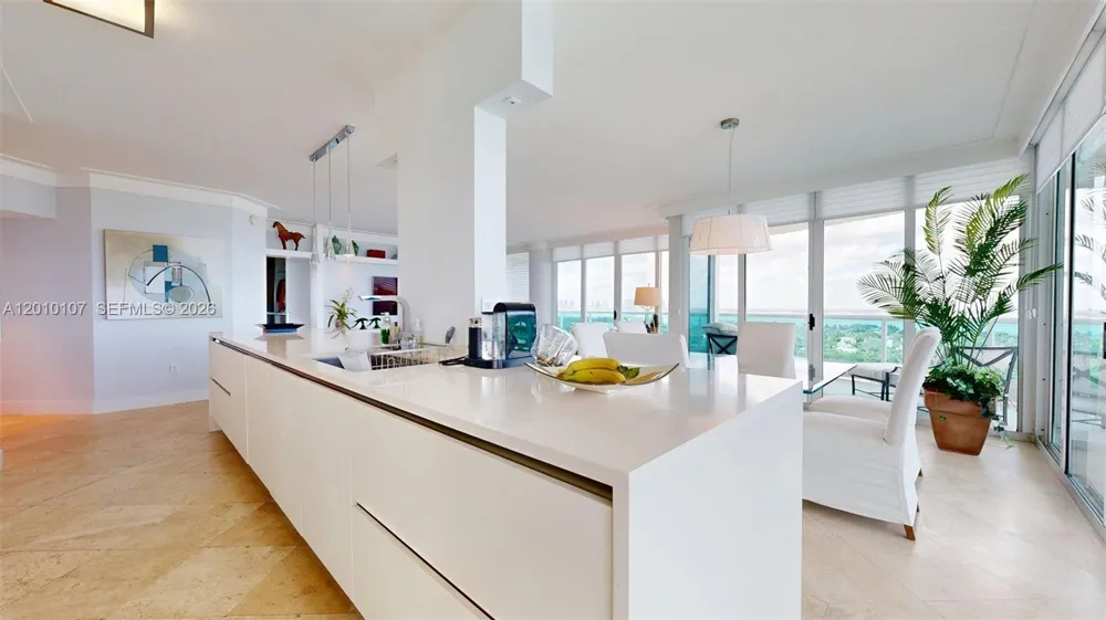 5025 Collins Ave #2206 Miami Beach, FL 33140