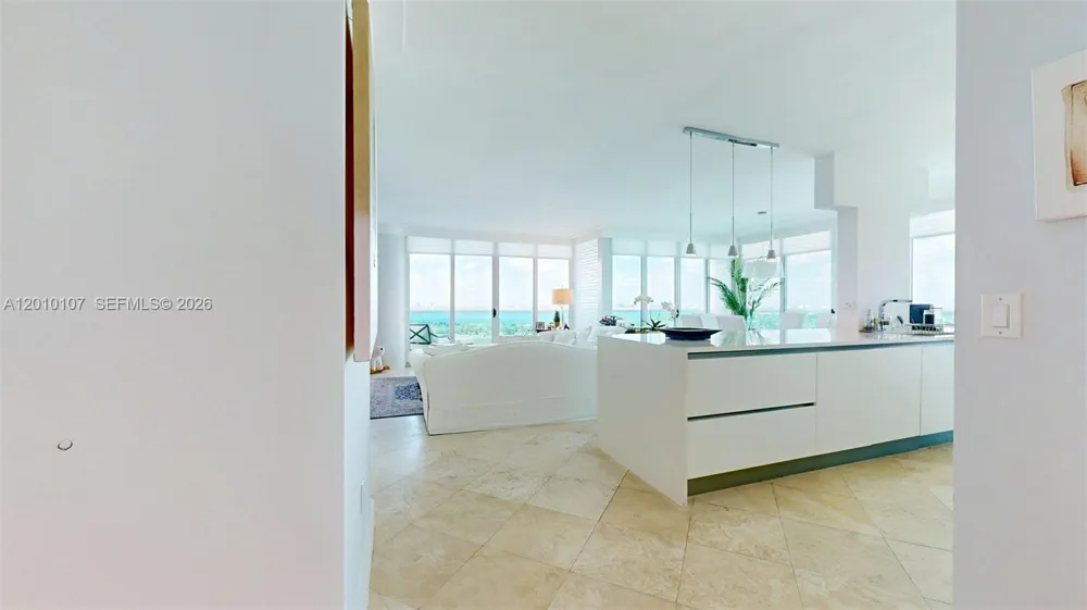 5025 Collins Ave #2206 Miami Beach, FL 33140