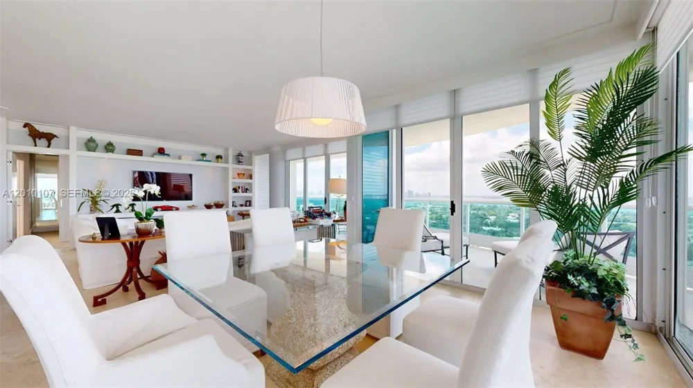 5025 Collins Ave #2206 Miami Beach, FL 33140