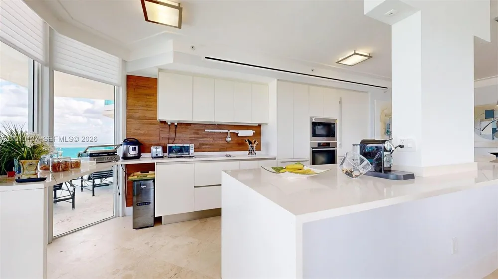5025 Collins Ave #2206 Miami Beach, FL 33140