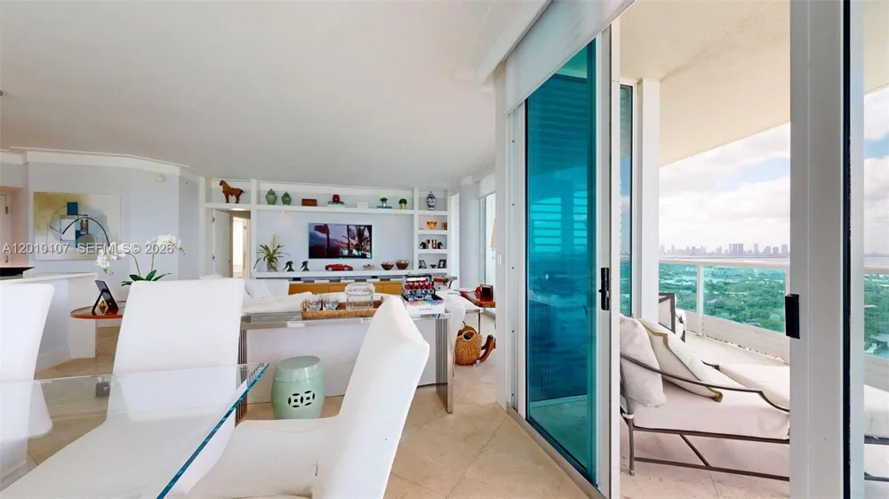 5025 Collins Ave #2206 Miami Beach, FL 33140