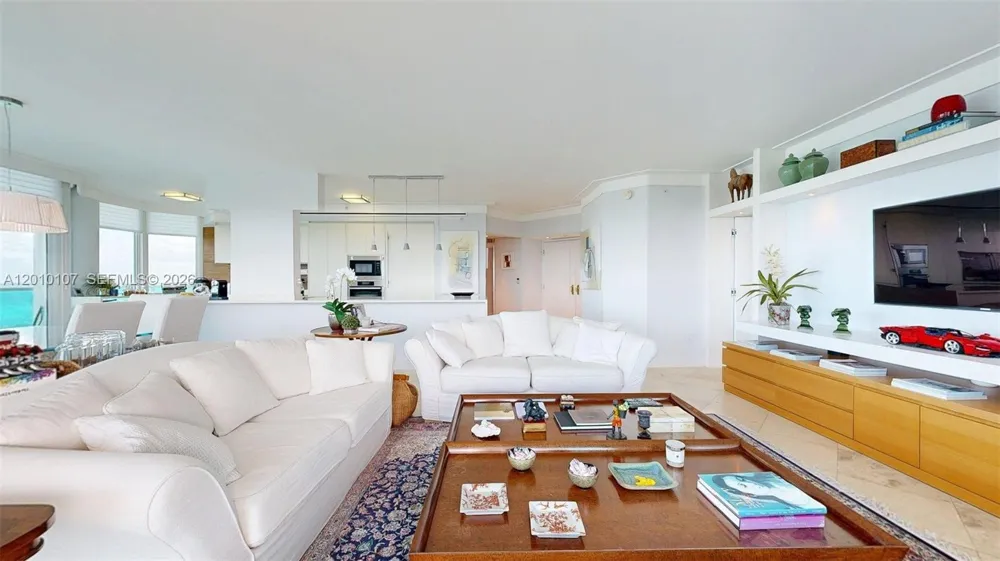 5025 Collins Ave #2206 Miami Beach, FL 33140