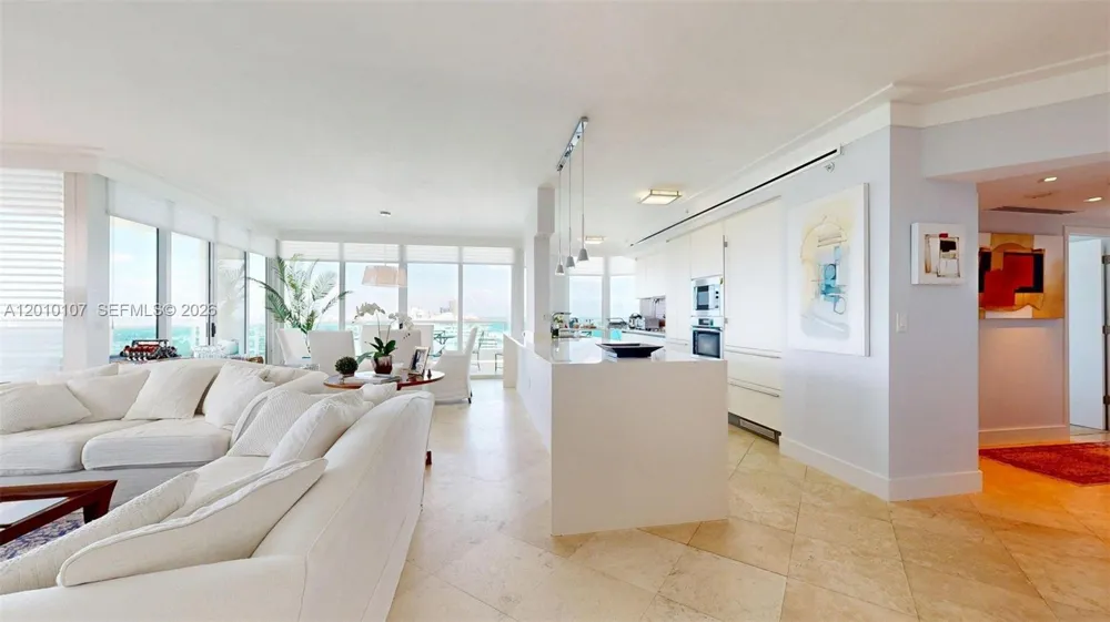 5025 Collins Ave #2206 Miami Beach, FL 33140