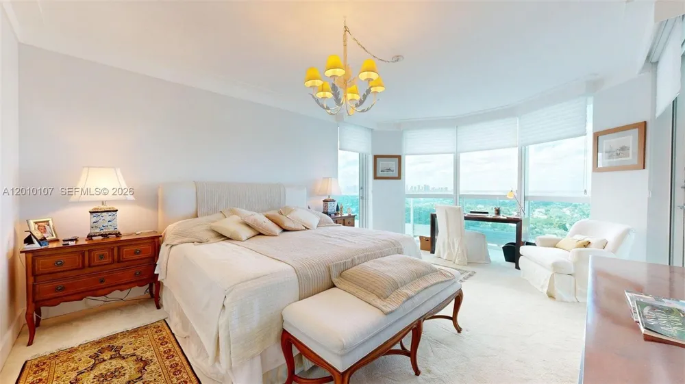 5025 Collins Ave #2206 Miami Beach, FL 33140