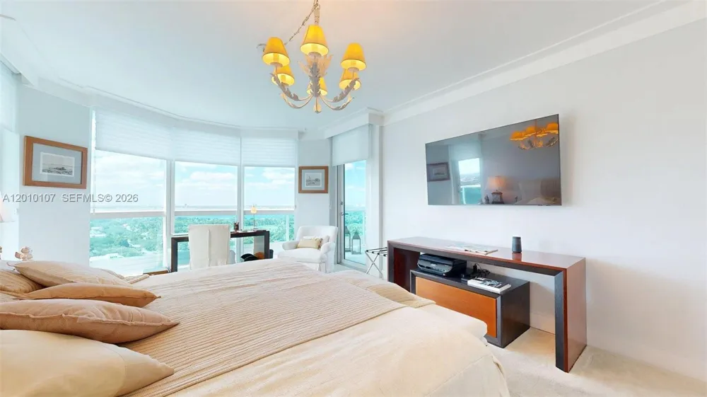 5025 Collins Ave #2206 Miami Beach, FL 33140