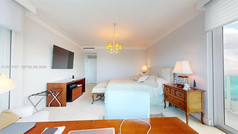 5025 Collins Ave #2206 Miami Beach, FL 33140