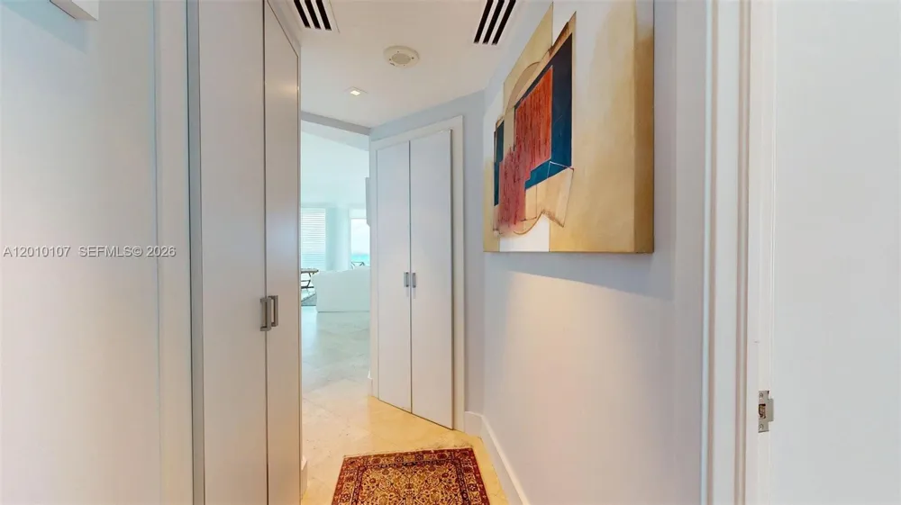 5025 Collins Ave #2206 Miami Beach, FL 33140