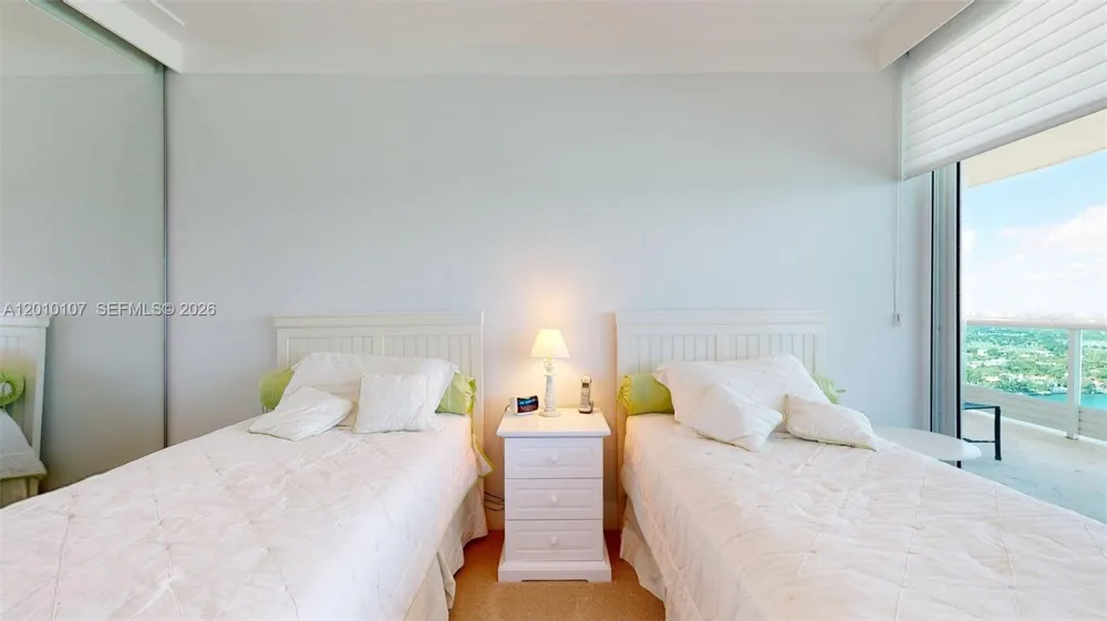 5025 Collins Ave #2206 Miami Beach, FL 33140