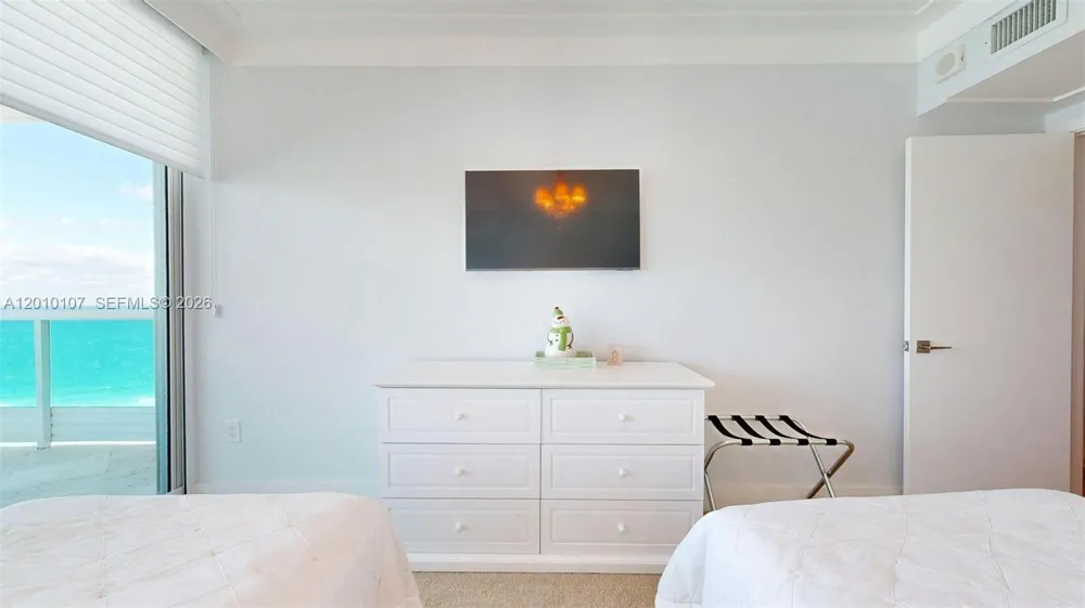 5025 Collins Ave #2206 Miami Beach, FL 33140