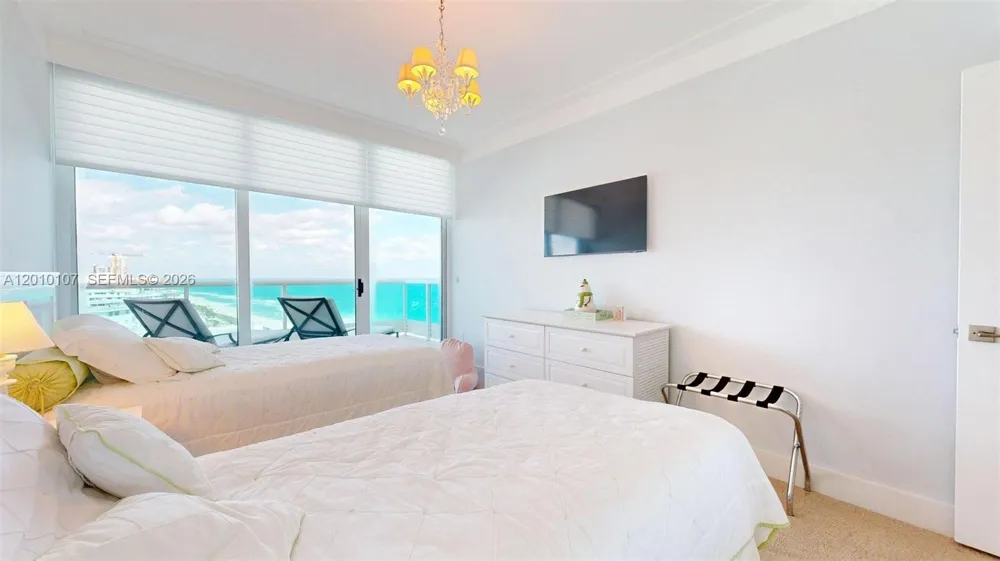 5025 Collins Ave #2206 Miami Beach, FL 33140