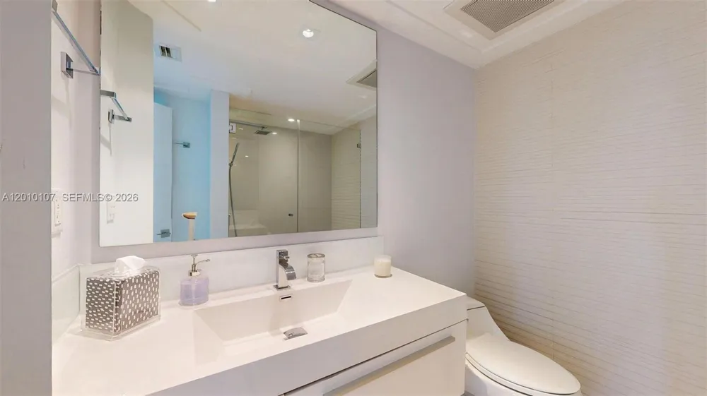 5025 Collins Ave #2206 Miami Beach, FL 33140