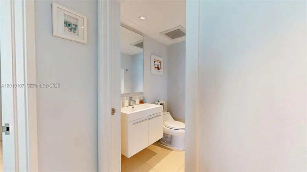 5025 Collins Ave #2206 Miami Beach, FL 33140