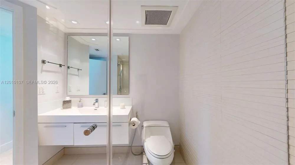 5025 Collins Ave #2206 Miami Beach, FL 33140