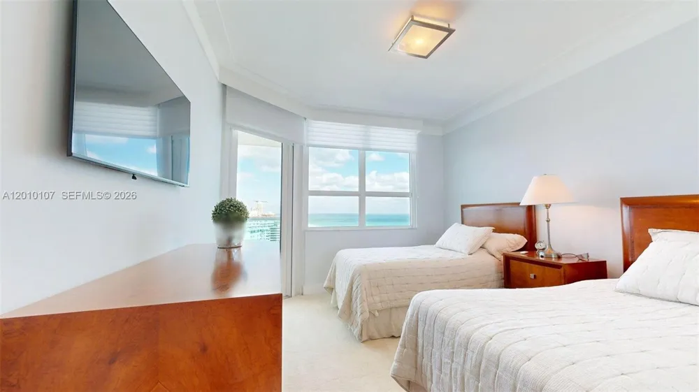 5025 Collins Ave #2206 Miami Beach, FL 33140