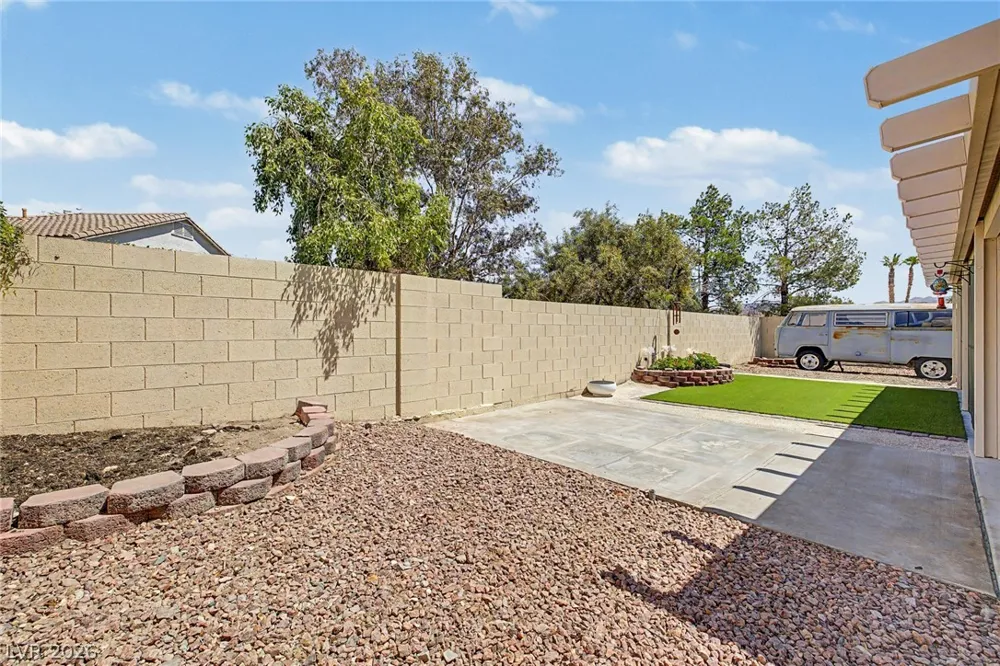 998 Trackers Glen Avenue Henderson, NV 89015