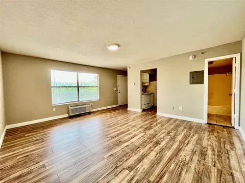 701 W Sycamore Street #205