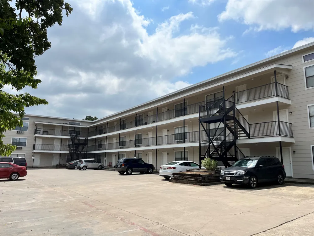 701 W Sycamore Street #205 Denton, TX 76201