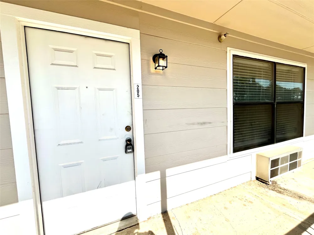 701 W Sycamore Street #205 Denton, TX 76201