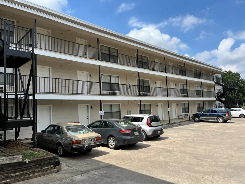 701 W Sycamore Street #205 Denton, TX 76201