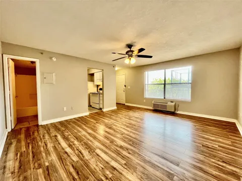 701 W Sycamore Street #206