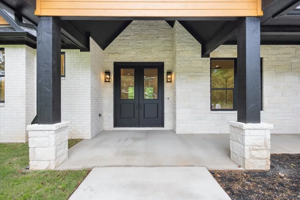 543 County Road 6305 Mineola, TX 75773