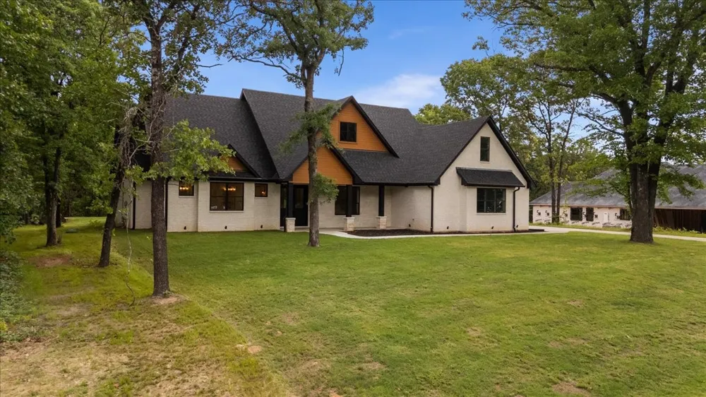 543 County Road 6305 Mineola, TX 75773