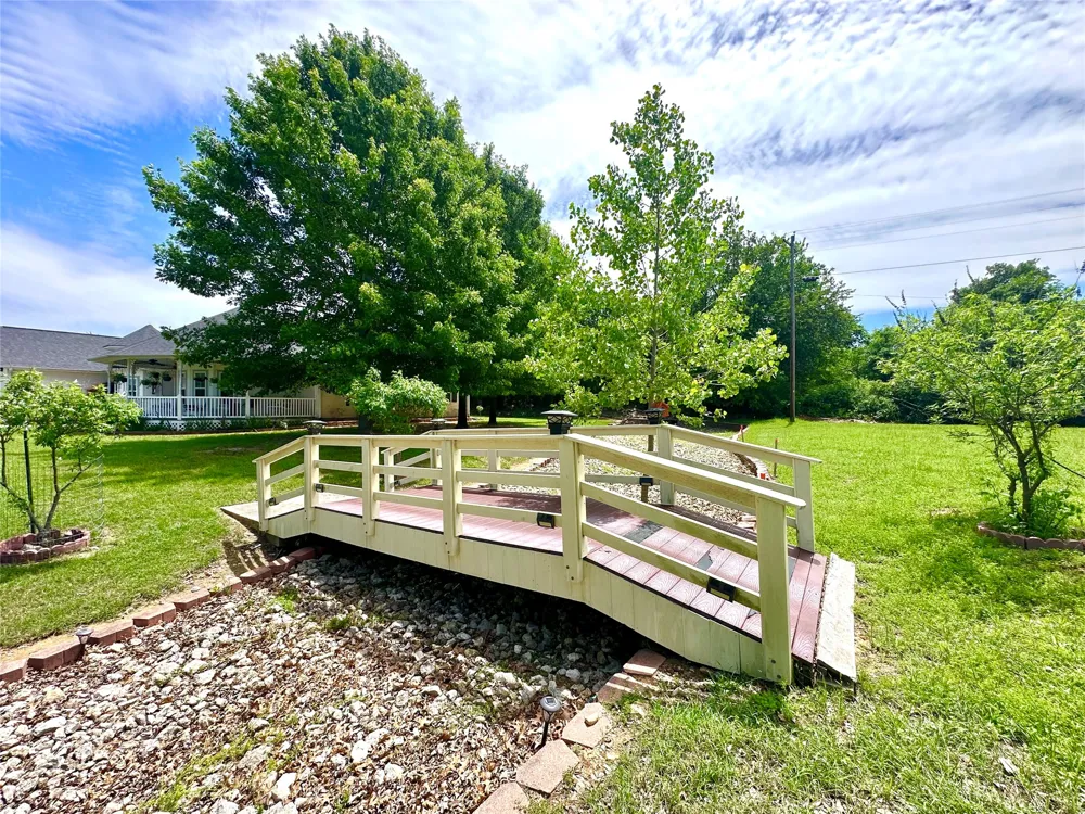 102 Palmer Dr. Comanche, TX 76442