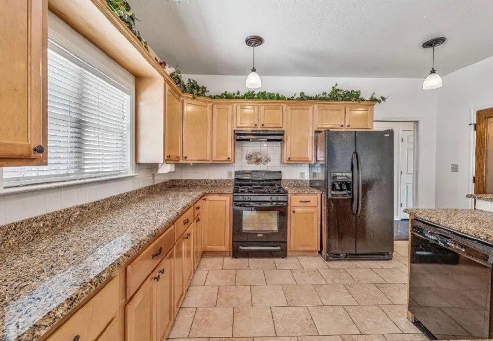 102 Palmer Dr. Comanche, TX 76442