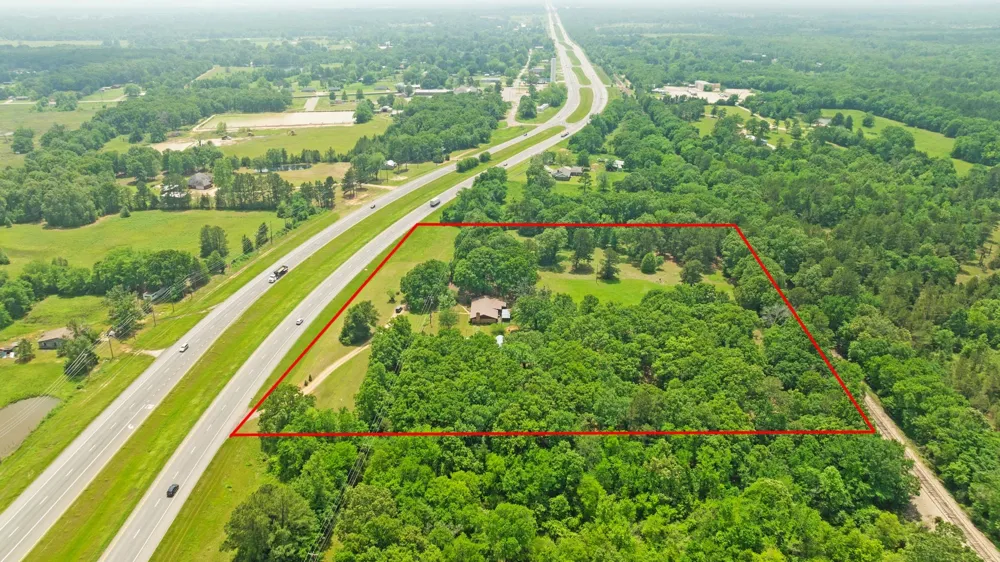 9157 HWY 271 Powderly, TX 75473