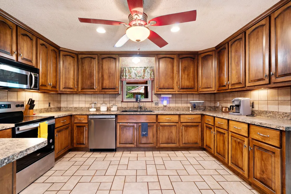 9157 HWY 271 Powderly, TX 75473