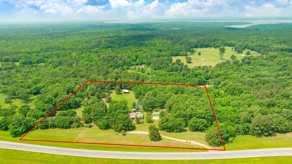 9157 HWY 271 Powderly, TX 75473