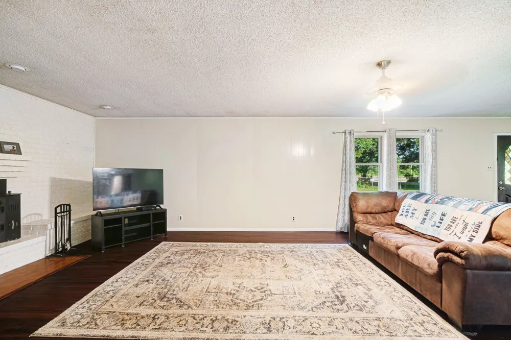 9157 HWY 271 Powderly, TX 75473