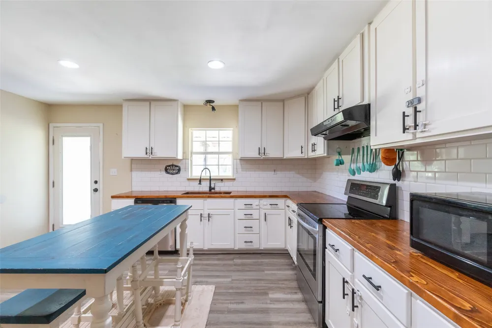 10227 County Road 379 Hawley, TX 79525