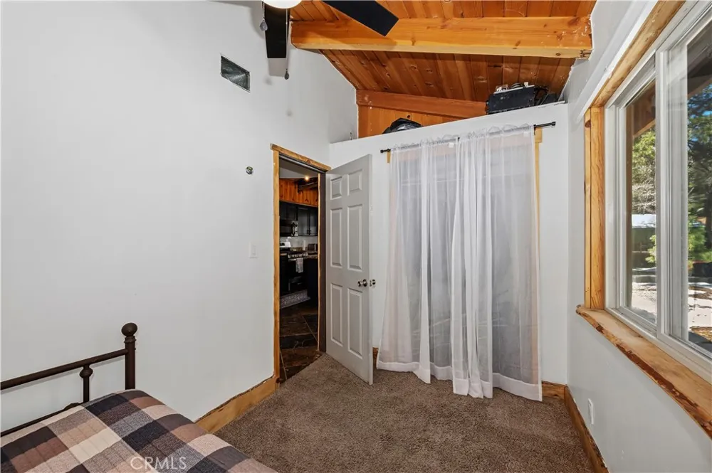 521 Fir Lane Green Valley Lake, CA 92341