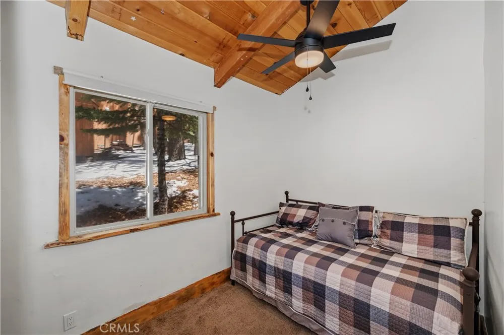 521 Fir Lane Green Valley Lake, CA 92341