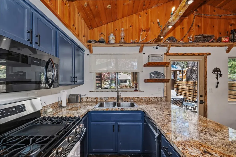 521 Fir Lane Green Valley Lake, CA 92341