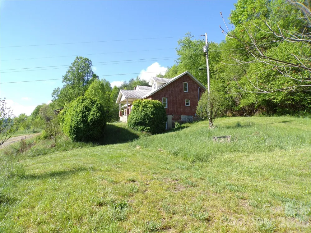 145 Kirks Drive Hot Springs, NC 28743