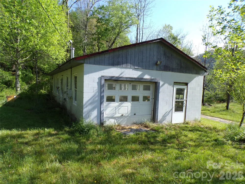 145 Kirks Drive Hot Springs, NC 28743