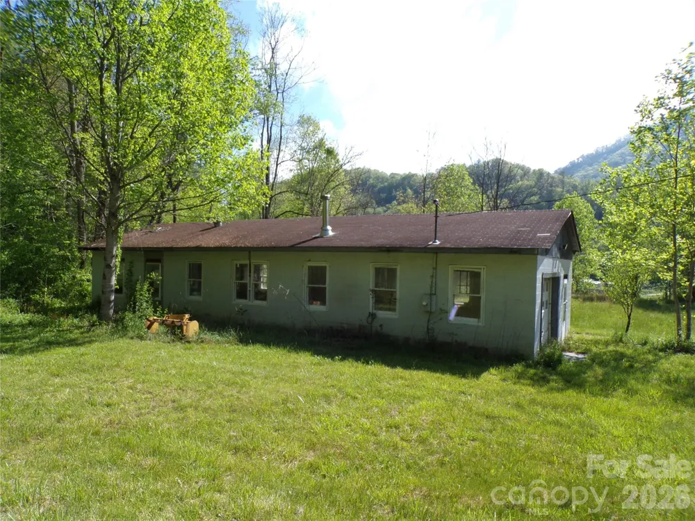 145 Kirks Drive Hot Springs, NC 28743