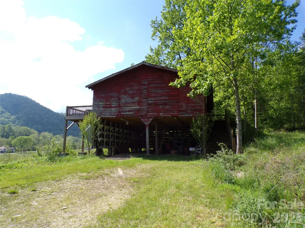145 Kirks Drive Hot Springs, NC 28743