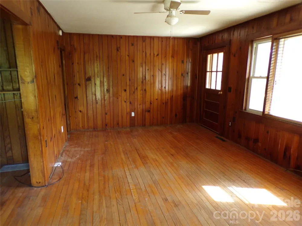 145 Kirks Drive Hot Springs, NC 28743