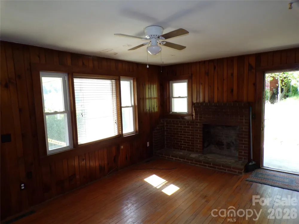 145 Kirks Drive Hot Springs, NC 28743
