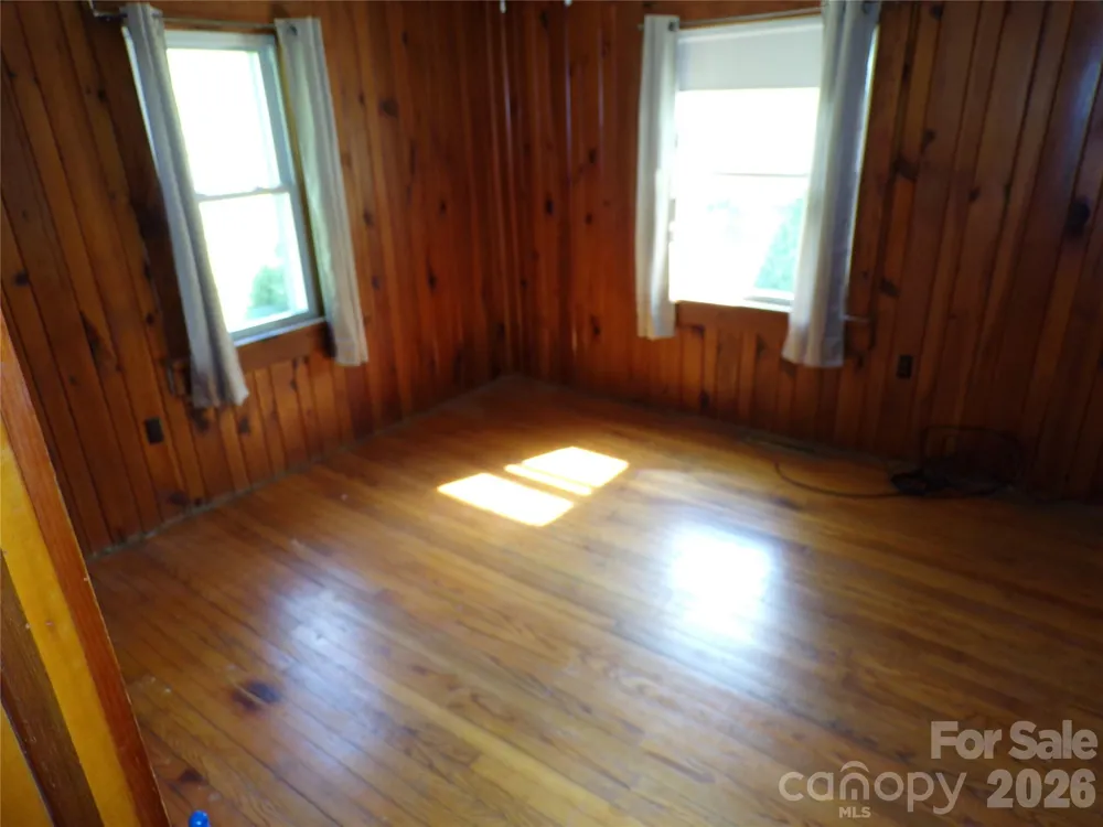 145 Kirks Drive Hot Springs, NC 28743