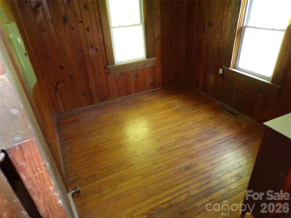 145 Kirks Drive Hot Springs, NC 28743