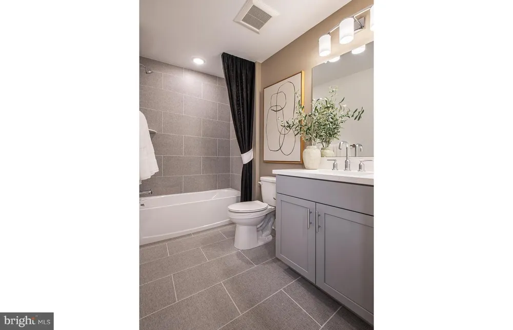 39 CHAUCER COURT #11602 Levittown, PA 19057